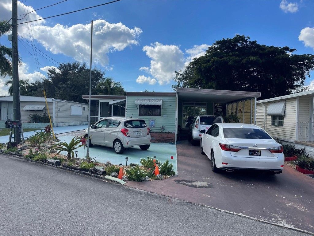 1865 SW 87th Terrace, Davie, FL 33324