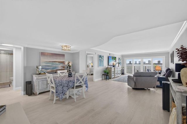 801 Lake Shore Drive 302, Lake Park, FL 33403