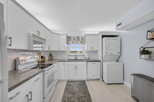 801 Lake Shore Drive 302, Lake Park, FL 33403