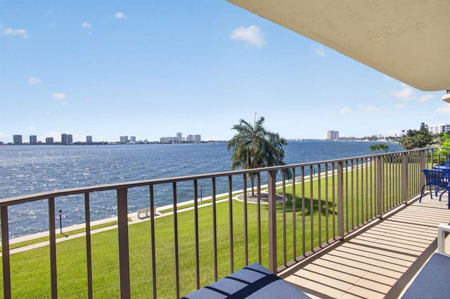 801 Lake Shore Drive 302, Lake Park, FL 33403