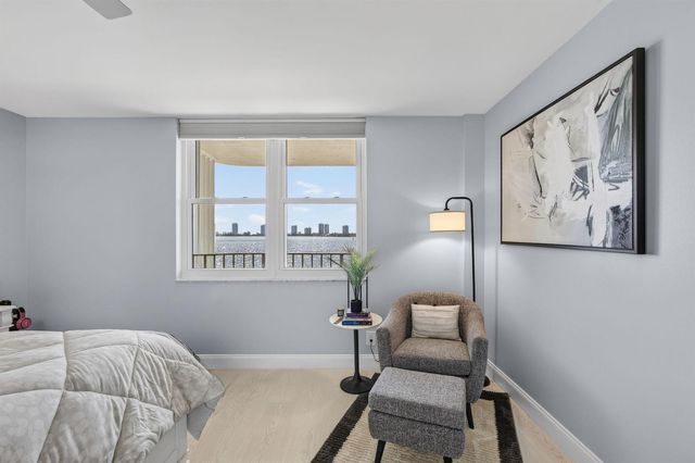 801 Lake Shore Drive 302, Lake Park, FL 33403
