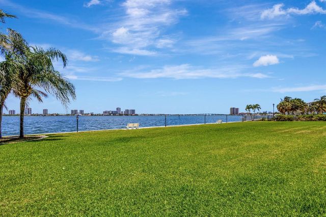 801 Lake Shore Drive 302, Lake Park, FL 33403