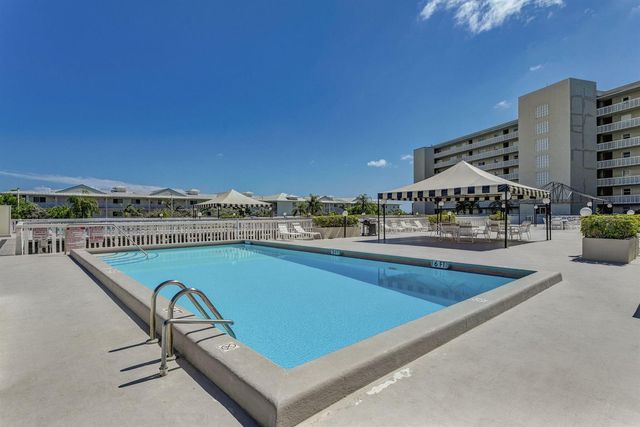 801 Lake Shore Drive 302, Lake Park, FL 33403