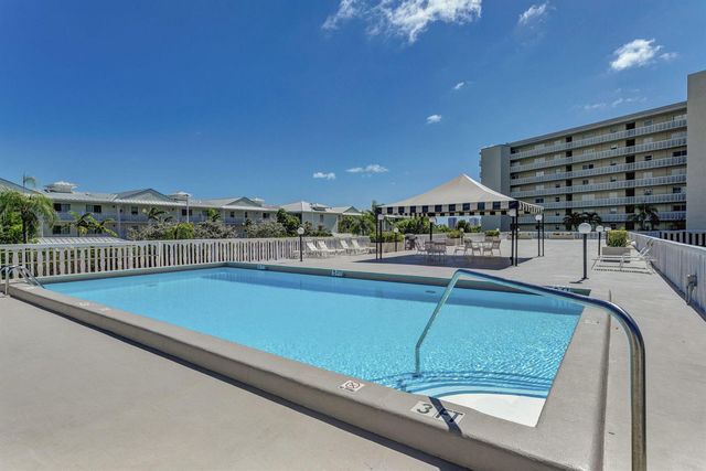 801 Lake Shore Drive 302, Lake Park, FL 33403