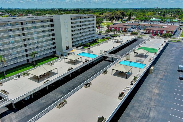 801 Lake Shore Drive 302, Lake Park, FL 33403
