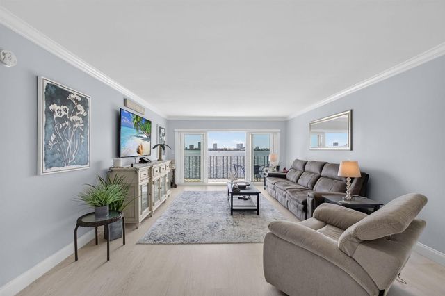 801 Lake Shore Drive 302, Lake Park, FL 33403