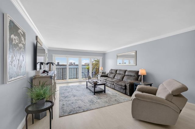 801 Lake Shore Drive 302, Lake Park, FL 33403