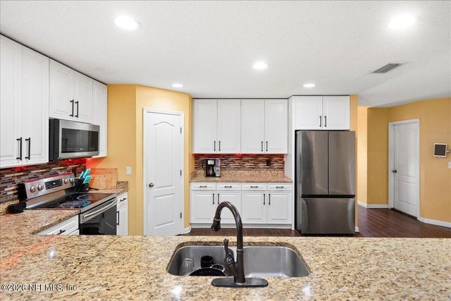 221 THORNLOE Drive, St. Johns, FL 32259