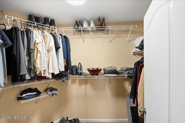 221 THORNLOE Drive, St. Johns, FL 32259