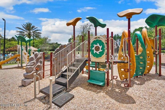 221 THORNLOE Drive, St. Johns, FL 32259