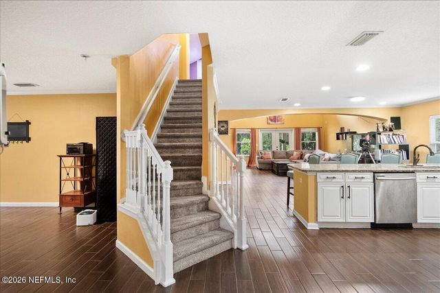 221 THORNLOE Drive, St. Johns, FL 32259