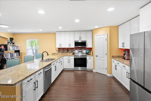 221 THORNLOE Drive, St. Johns, FL 32259