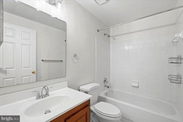 1213 WEATHERSTONE CT, Reston, VA 20194