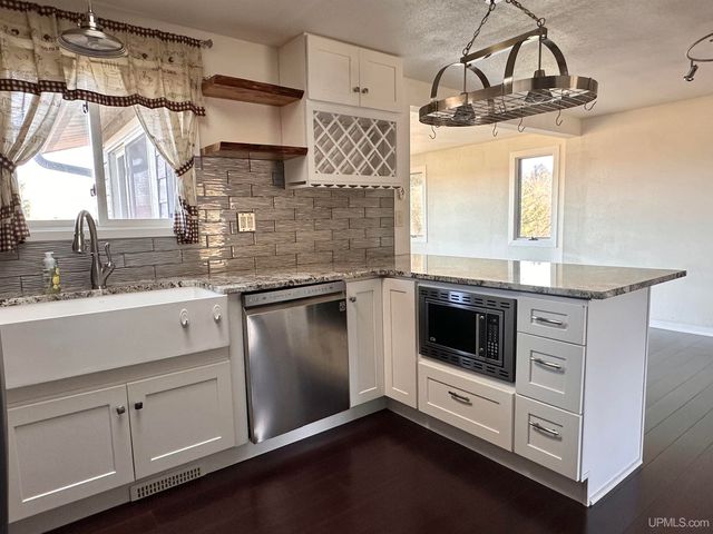 1508 S Grant Street, Iron Mountain, MI 49801