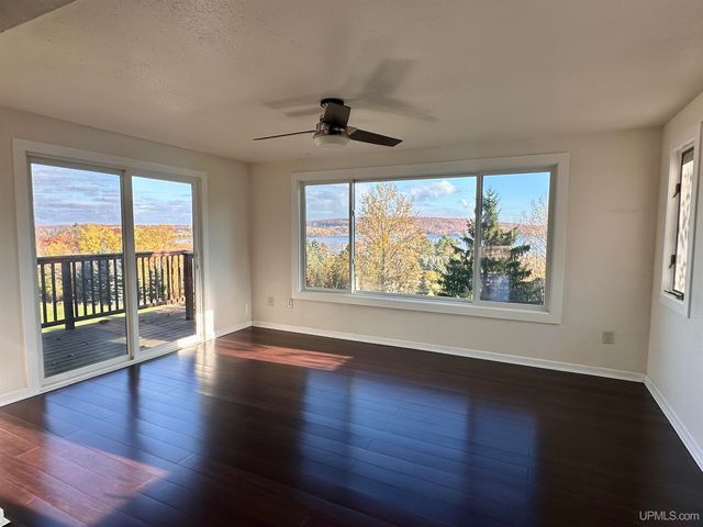 1508 S Grant Street, Iron Mountain, MI 49801