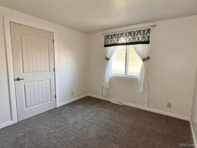 1508 S Grant Street, Iron Mountain, MI 49801