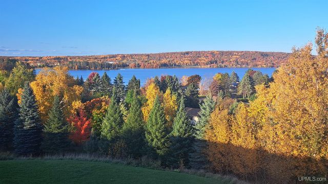 1508 S Grant Street, Iron Mountain, MI 49801