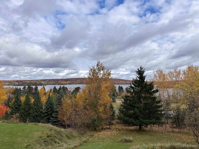 1508 S Grant Street, Iron Mountain, MI 49801