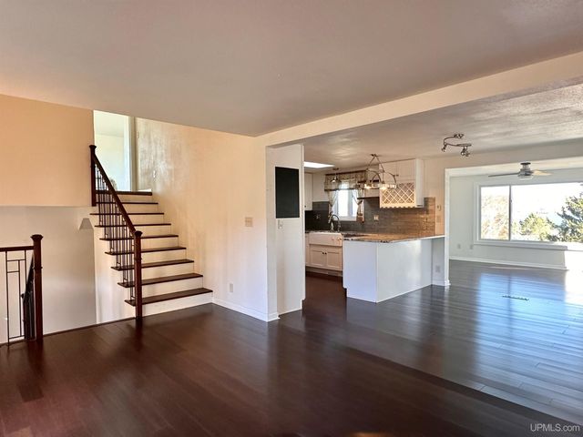 1508 S Grant Street, Iron Mountain, MI 49801