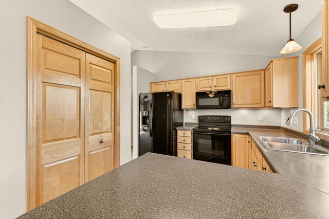 2813 Ashland Place NW, Rochester, MN 55901