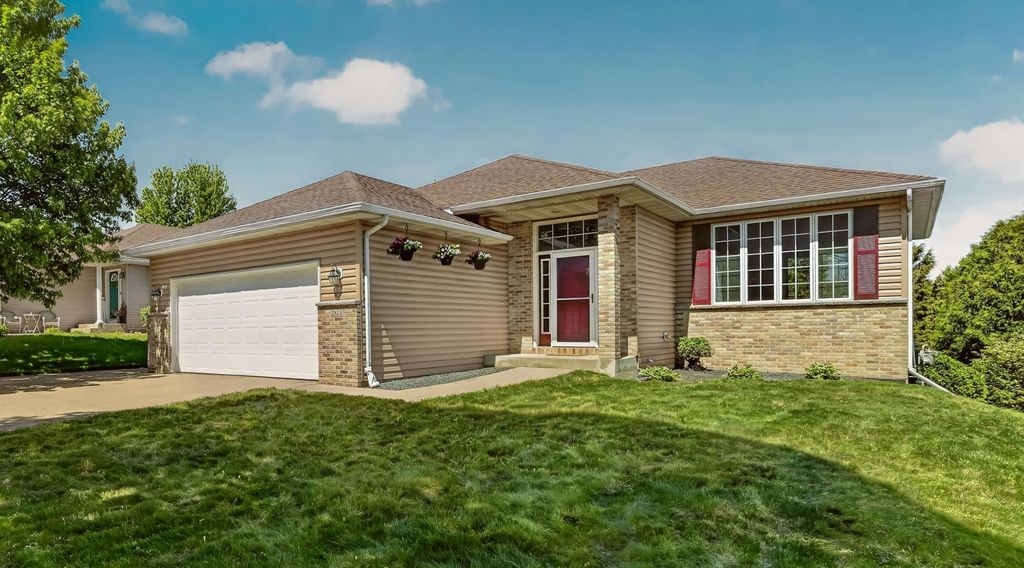 2813 Ashland Place NW, Rochester, MN 55901