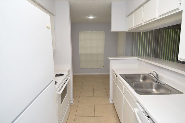 8630 MALLARD RESERVE DRIVE 103, Tampa, FL 33614