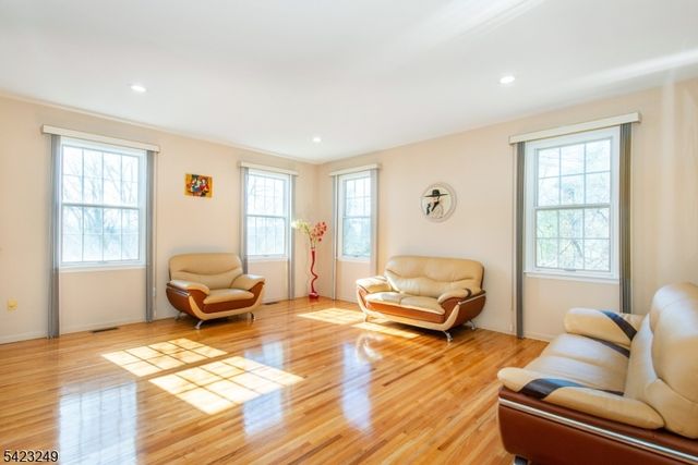 10 Pierson Ct, Mahwah Twp., NJ 07430