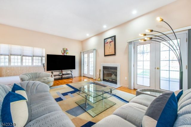 10 Pierson Ct, Mahwah Twp., NJ 07430