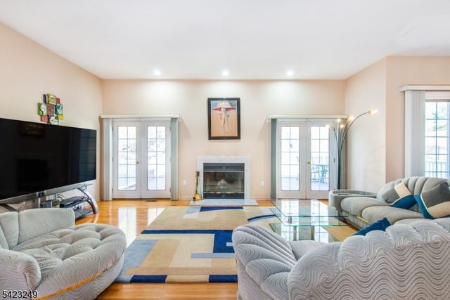 10 Pierson Ct, Mahwah Twp., NJ 07430