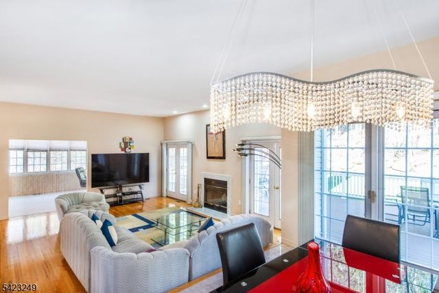 10 Pierson Ct, Mahwah Twp., NJ 07430
