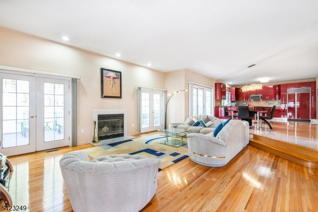 10 Pierson Ct, Mahwah Twp., NJ 07430