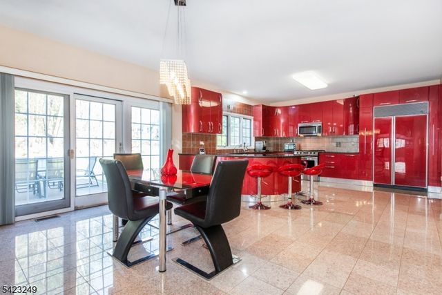 10 Pierson Ct, Mahwah Twp., NJ 07430