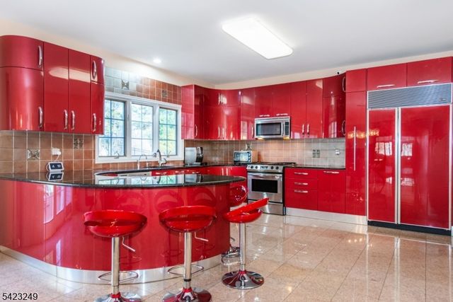 10 Pierson Ct, Mahwah Twp., NJ 07430
