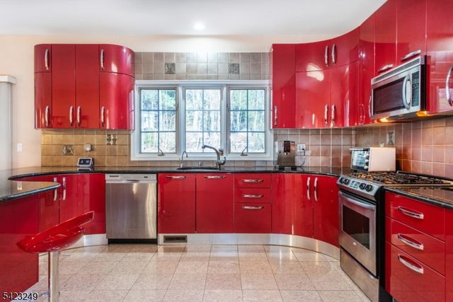 10 Pierson Ct, Mahwah Twp., NJ 07430