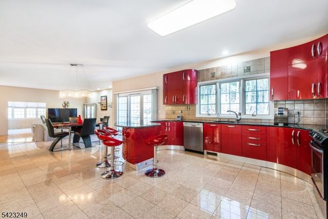10 Pierson Ct, Mahwah Twp., NJ 07430