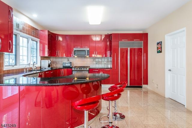 10 Pierson Ct, Mahwah Twp., NJ 07430