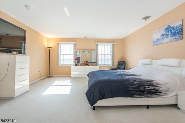 10 Pierson Ct, Mahwah Twp., NJ 07430