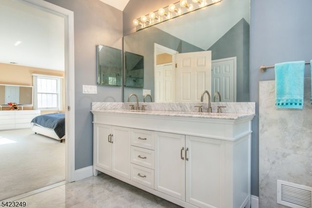 10 Pierson Ct, Mahwah Twp., NJ 07430