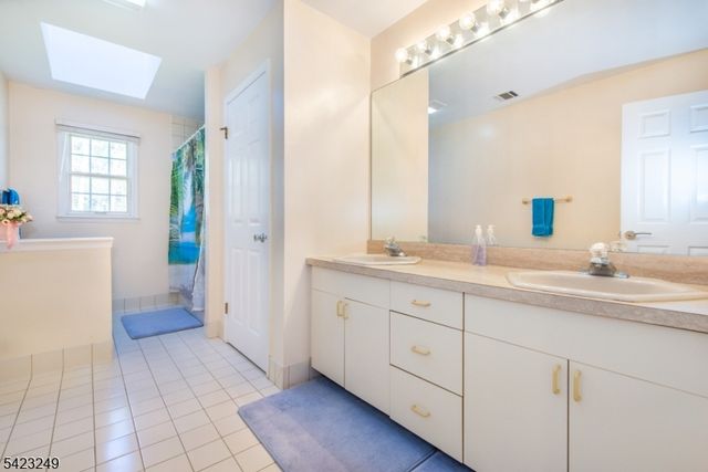 10 Pierson Ct, Mahwah Twp., NJ 07430