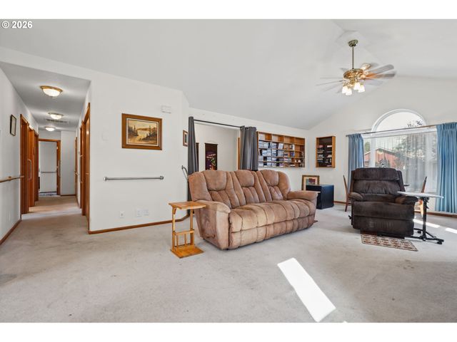 4644 CALUMET Way, Eugene, OR 97404