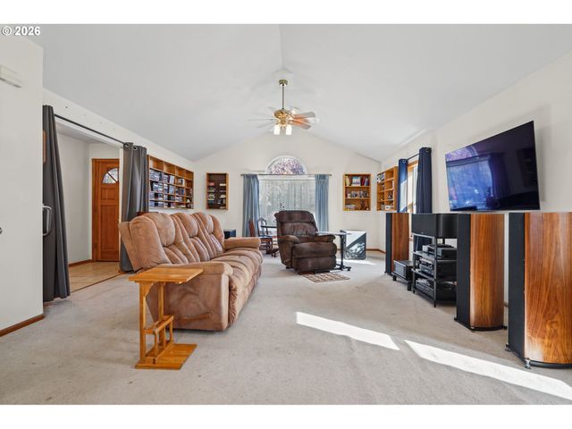 4644 CALUMET Way, Eugene, OR 97404