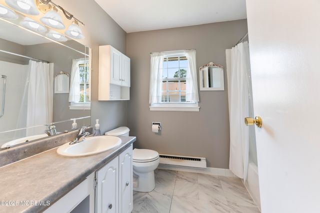 933C Thornhill Court, Lakewood, NJ 08701