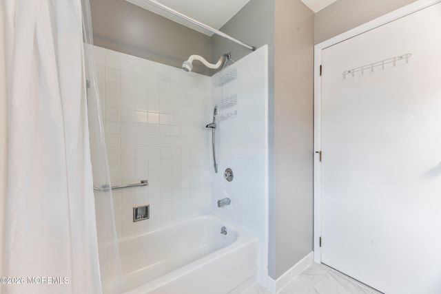 933C Thornhill Court, Lakewood, NJ 08701