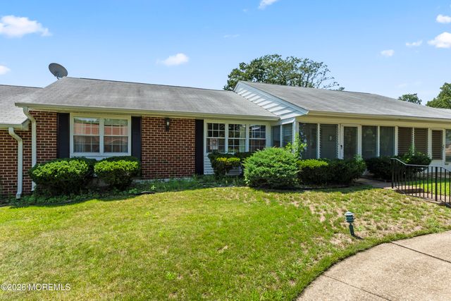 933C Thornhill Court, Lakewood, NJ 08701