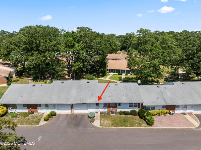 933C Thornhill Court, Lakewood, NJ 08701