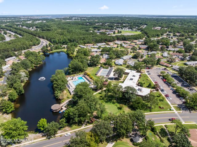 933C Thornhill Court, Lakewood, NJ 08701
