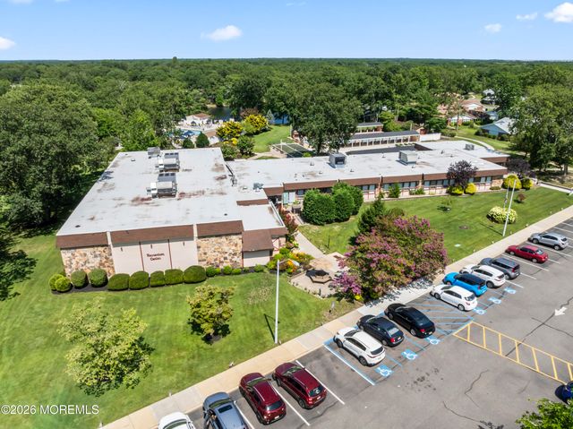 933C Thornhill Court, Lakewood, NJ 08701