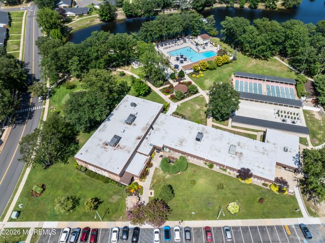 933C Thornhill Court, Lakewood, NJ 08701