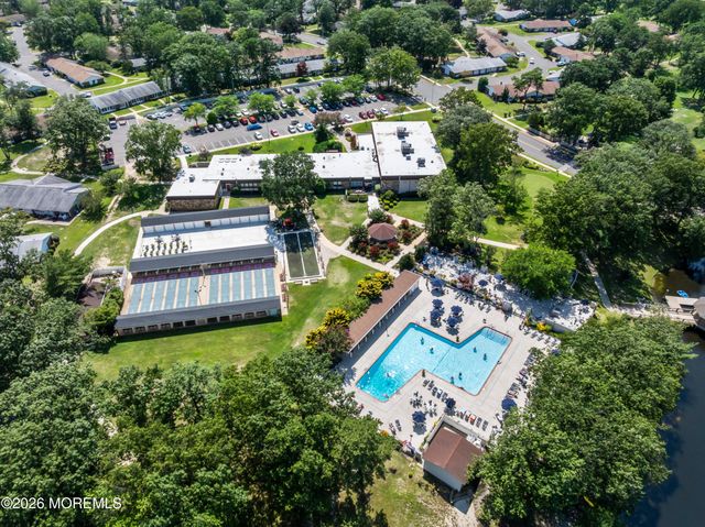 933C Thornhill Court, Lakewood, NJ 08701