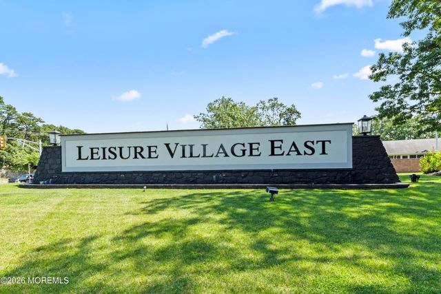 933C Thornhill Court, Lakewood, NJ 08701
